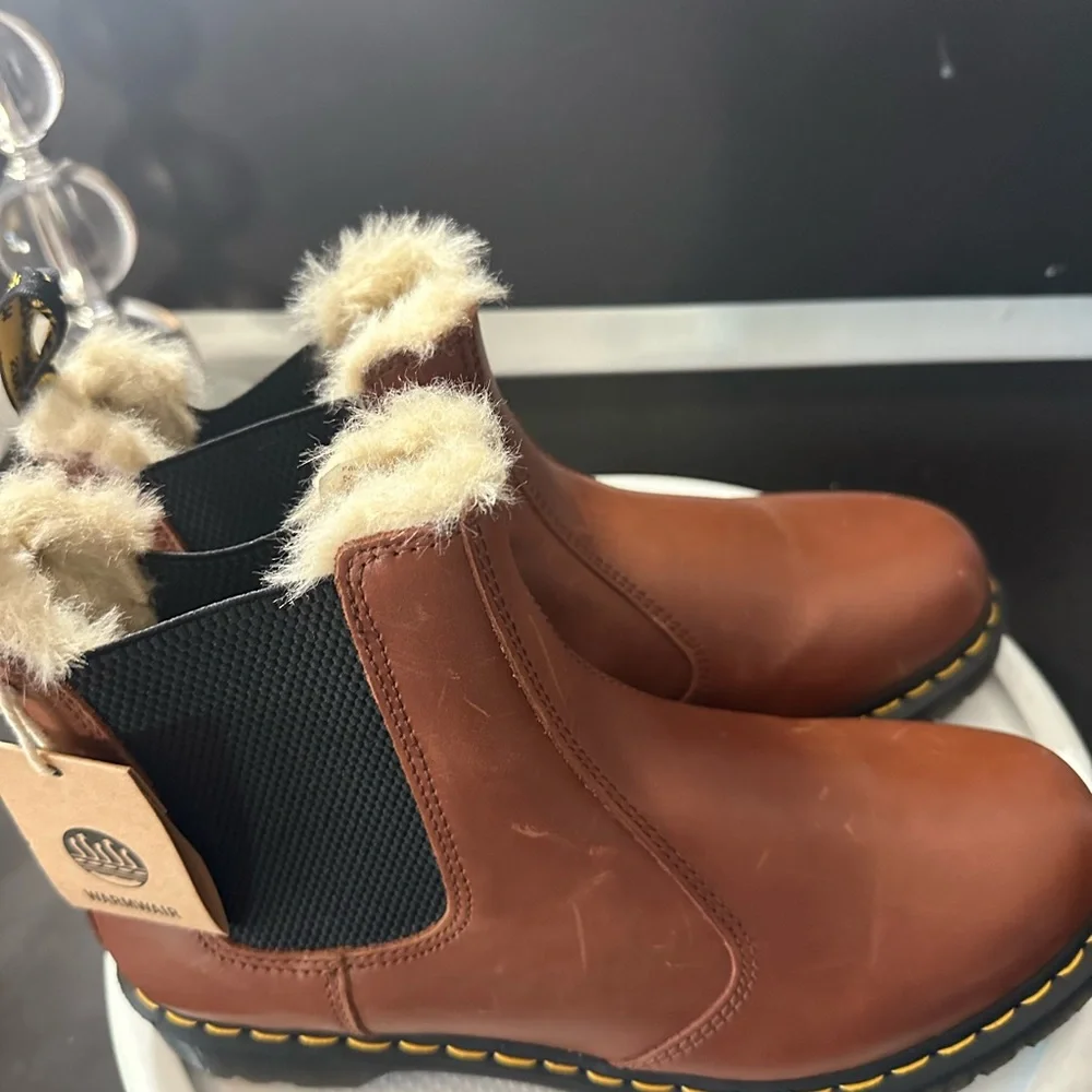 🆕Dr. Martens 2976 Lenore Chelsea Boots